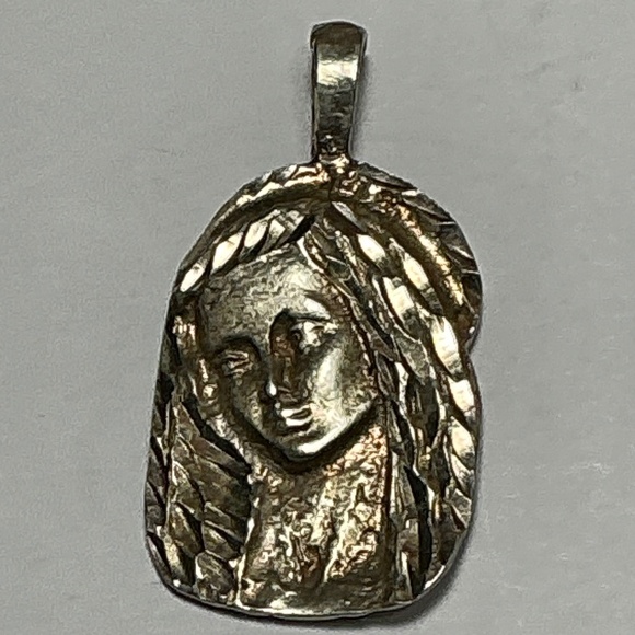 Sterling Silver Raised Profile of our Blessed Mothers Head. 1.25 inches long - Picture 1 of 5